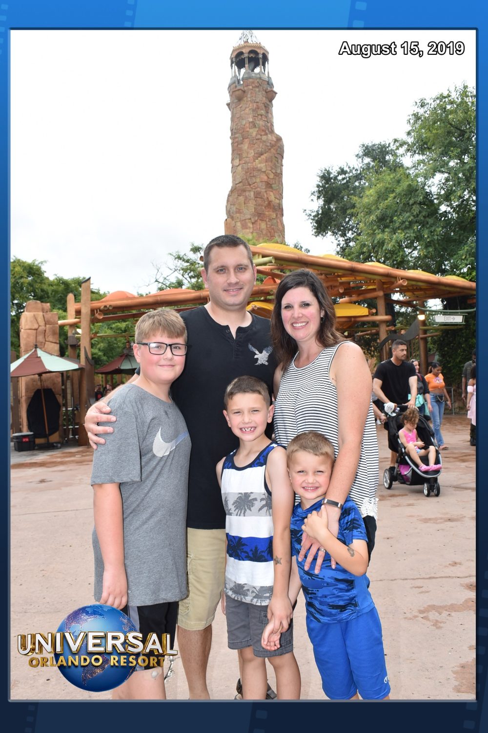 Family picture at the entrance to Universal, which was included in our My Universal Photos package