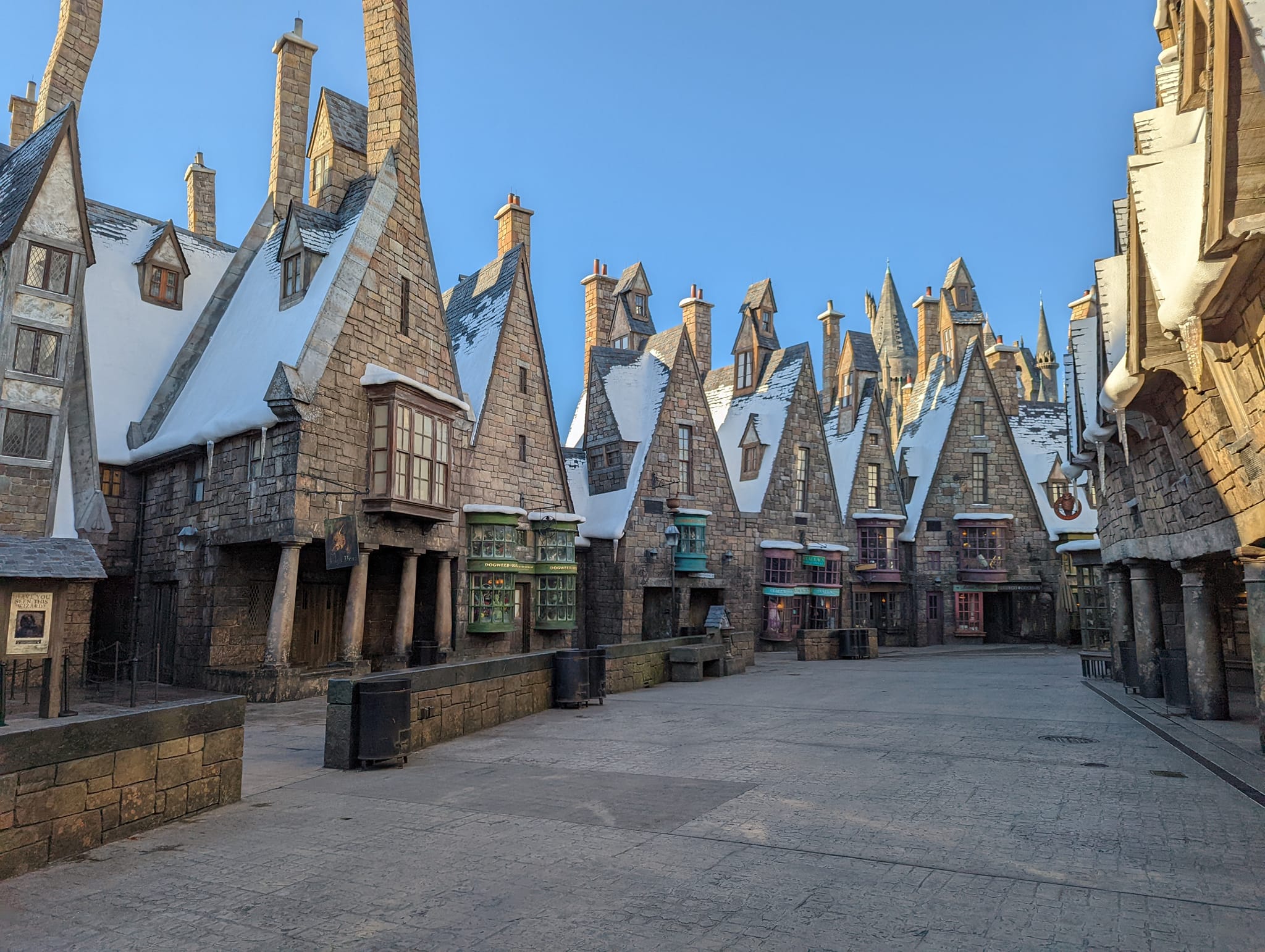 Wizarding world of Harry Potter pretty empty during early park admission!